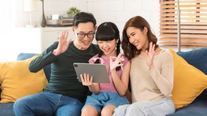 5 Alasan Mengapa Keluargamu Harus Segera Buat Grup WhatsApp Keluarga! Komunitas Online Sebagai Bentuk Baru Keluarga